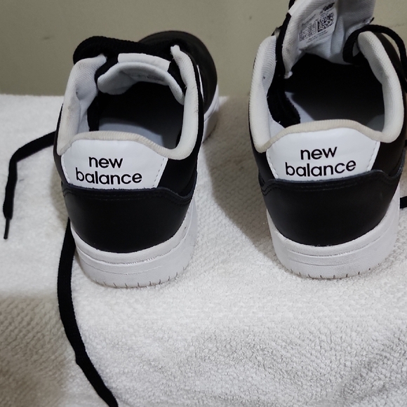 New Balance Men's Black Sneakers - Picture 5 of 7